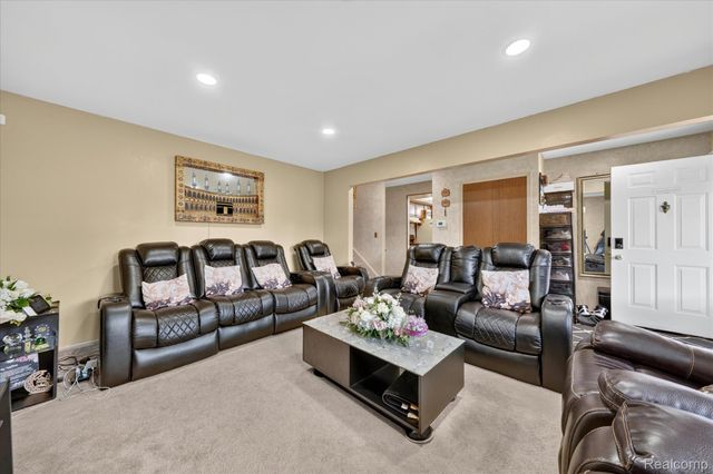 33879 Brookshire Drive, Sterling Heights, MI 48312