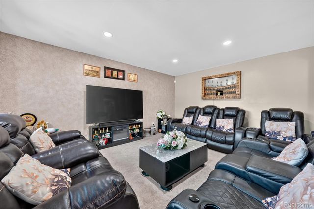 33879 Brookshire Drive, Sterling Heights, MI 48312
