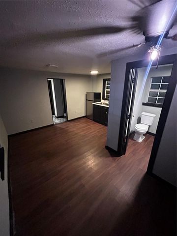 8915 Irvington Boulevard, Houston, TX 77022