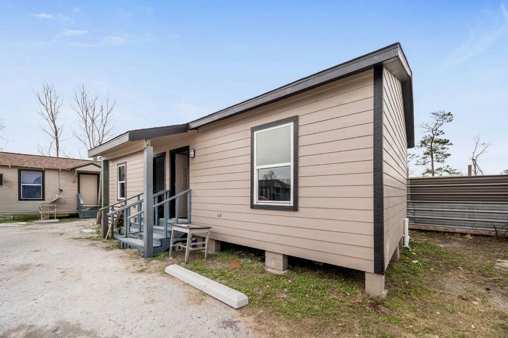 8915 Irvington Boulevard, Houston, TX 77022