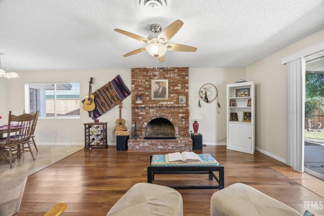 2405 Cheshire Drive, Bakersfield, CA 93309