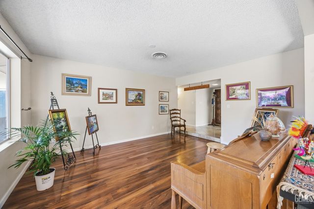 2405 Cheshire Drive, Bakersfield, CA 93309