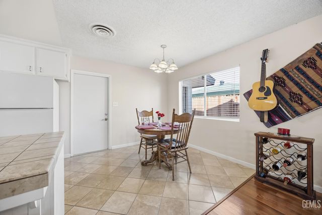 2405 Cheshire Drive, Bakersfield, CA 93309