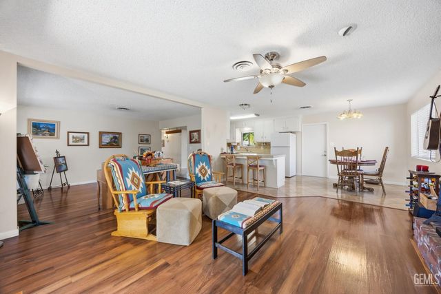 2405 Cheshire Drive, Bakersfield, CA 93309