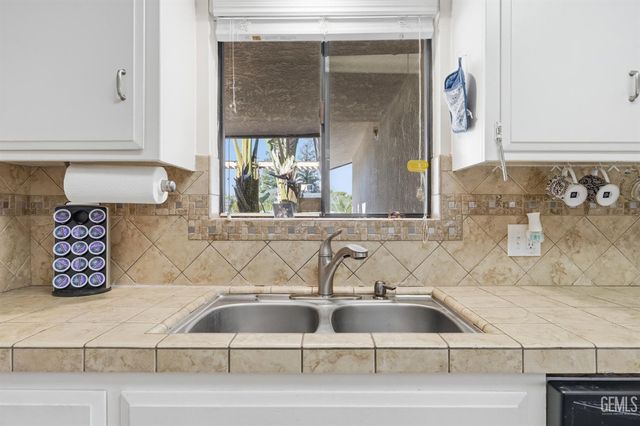 2405 Cheshire Drive, Bakersfield, CA 93309