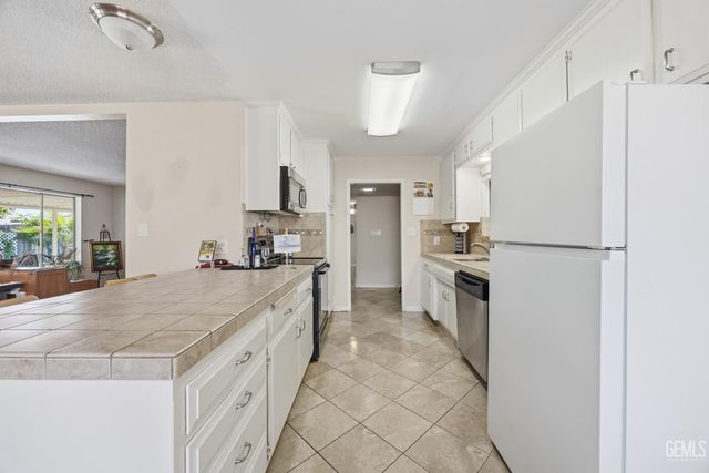 2405 Cheshire Drive, Bakersfield, CA 93309