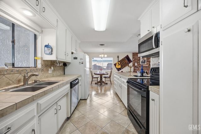 2405 Cheshire Drive, Bakersfield, CA 93309