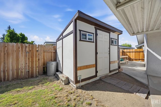 2405 Cheshire Drive, Bakersfield, CA 93309