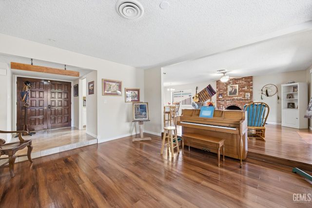 2405 Cheshire Drive, Bakersfield, CA 93309