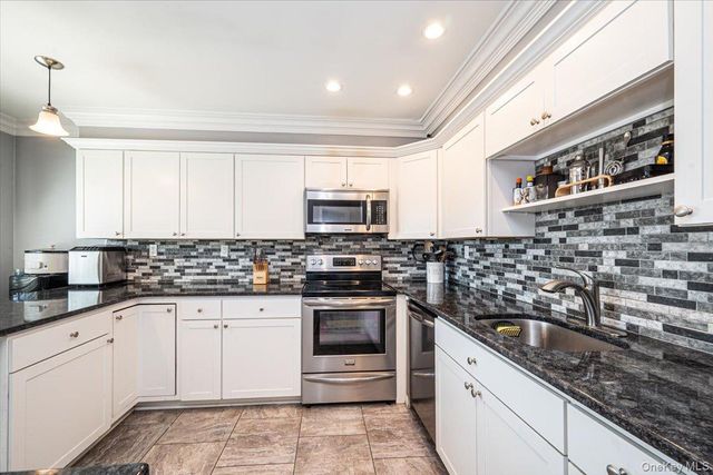 40 W 4th Street 206, Patchogue, NY 11772