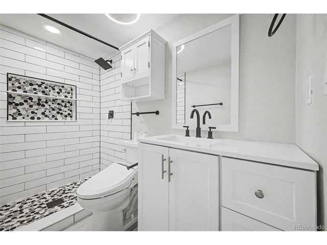 7005 Geneva Ct, Lakewood, CO 80214