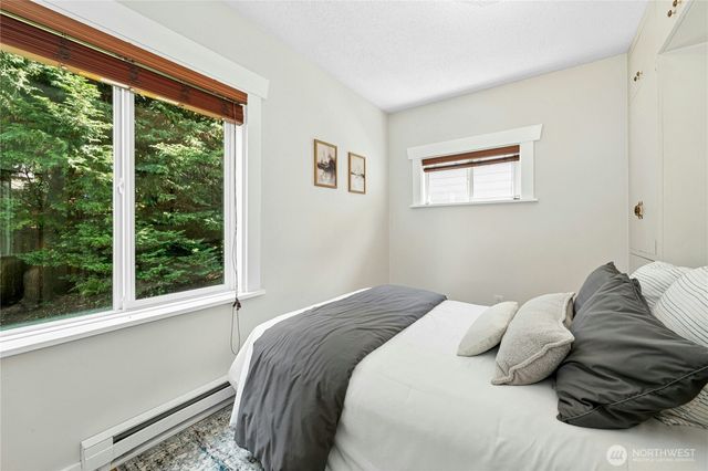 10932 Vashon Hwy SW, Vashon, WA 98070