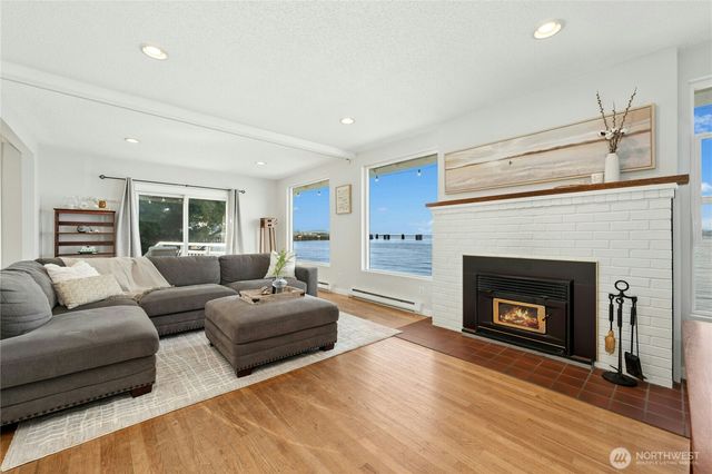 10932 Vashon Hwy SW, Vashon, WA 98070