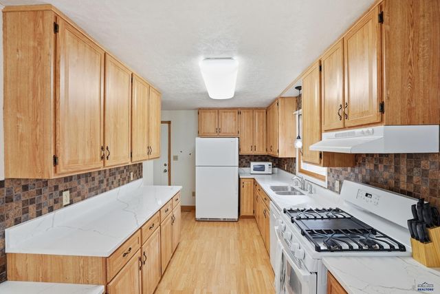 7605 BLUE BIRD LN, Black Hawk, SD 57718