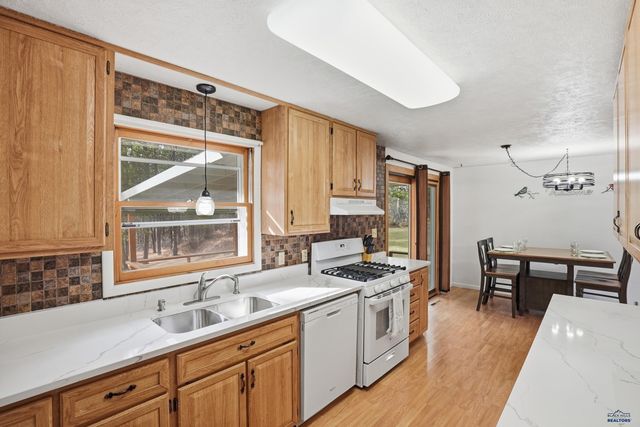 7605 BLUE BIRD LN, Black Hawk, SD 57718