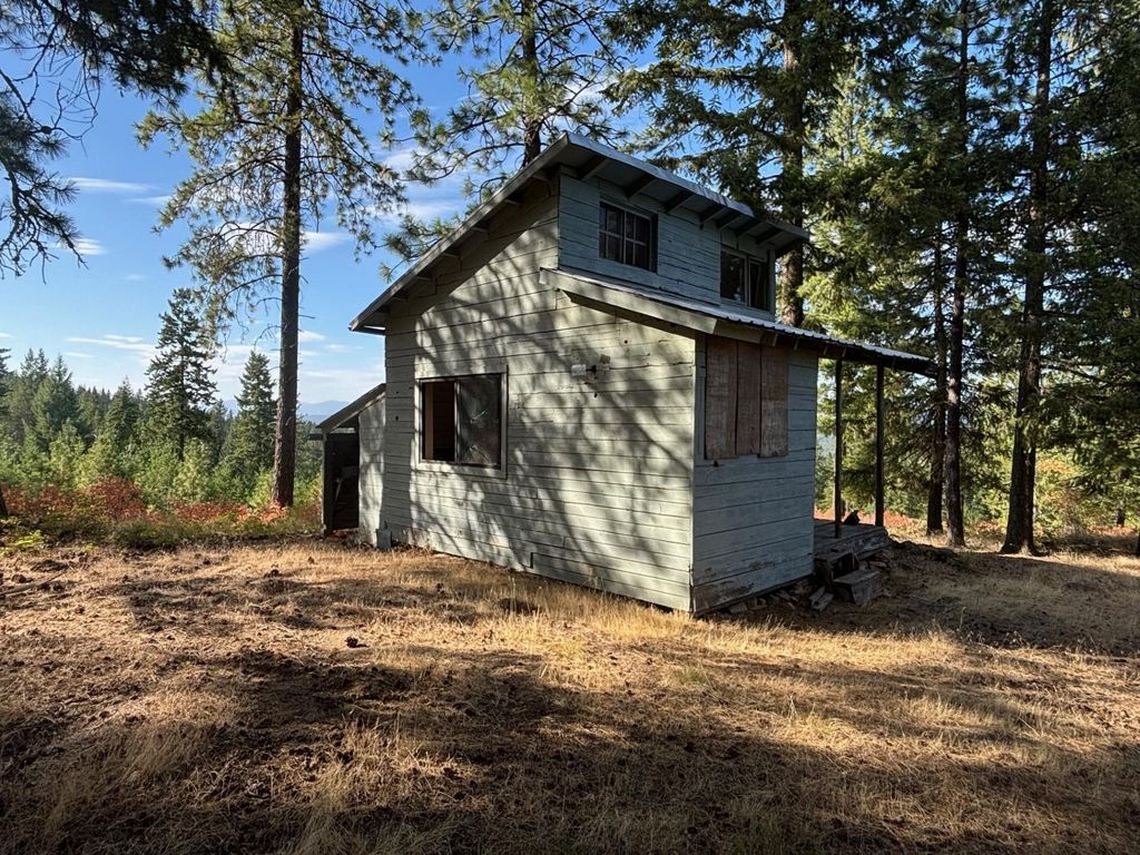 84XX Lodge Pole Ln, Chattaroy, WA 99003