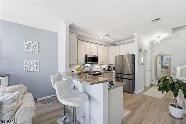 612 Lopez Ln, Morris Plains Boro, NJ 07950