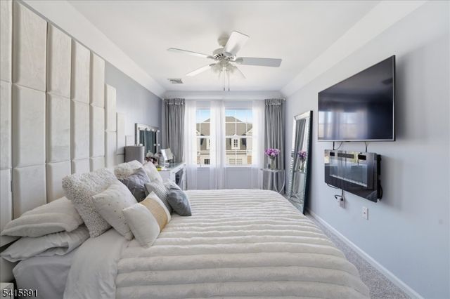 612 Lopez Ln, Morris Plains Boro, NJ 07950