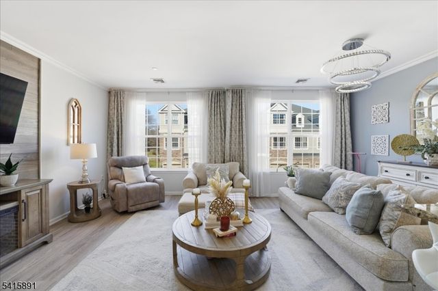 612 Lopez Ln, Morris Plains Boro, NJ 07950