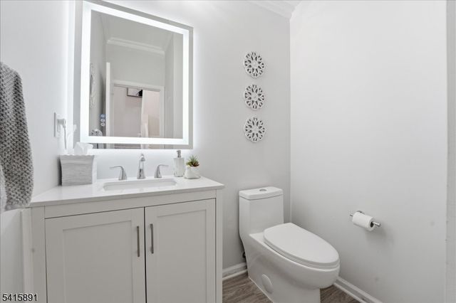 612 Lopez Ln, Morris Plains Boro, NJ 07950