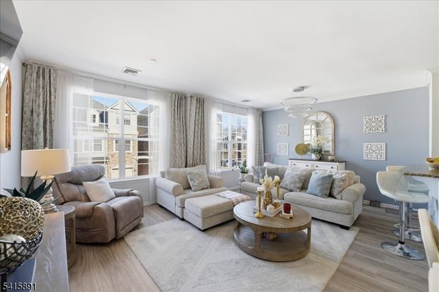 612 Lopez Ln, Morris Plains Boro, NJ 07950