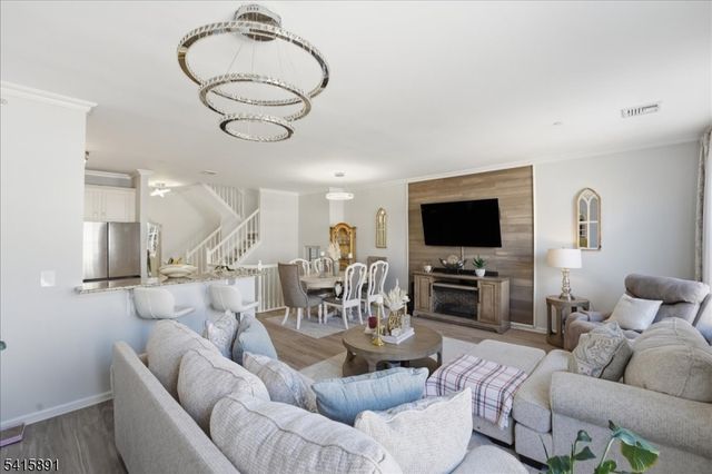 612 Lopez Ln, Morris Plains Boro, NJ 07950