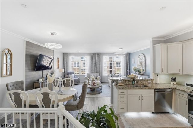 612 Lopez Ln, Morris Plains Boro, NJ 07950