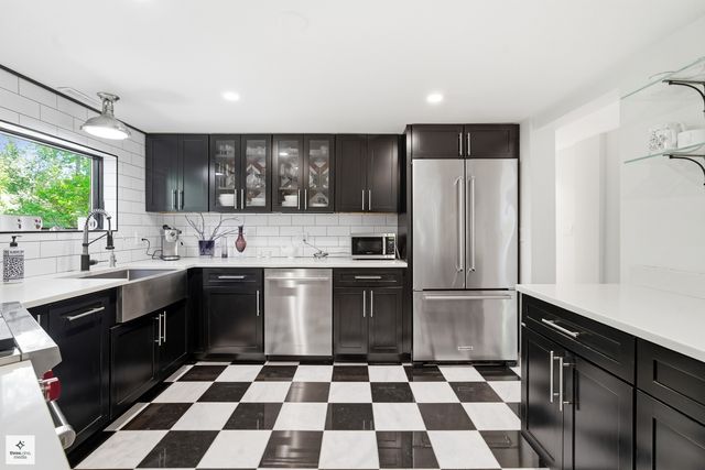 1341 Kenilwood Lane, Riverwoods, IL 60015