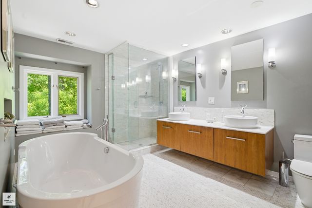 1341 Kenilwood Lane, Riverwoods, IL 60015