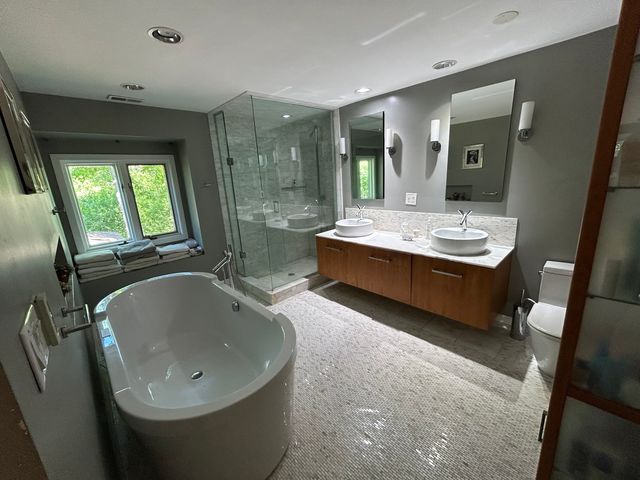 1341 Kenilwood Lane, Riverwoods, IL 60015