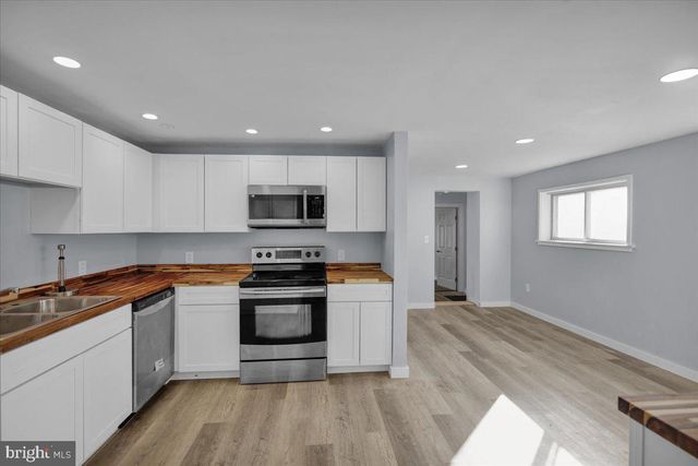 21 SEYFERT DR, Birdsboro, PA 19508