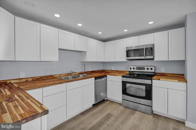 21 SEYFERT DR, Birdsboro, PA 19508