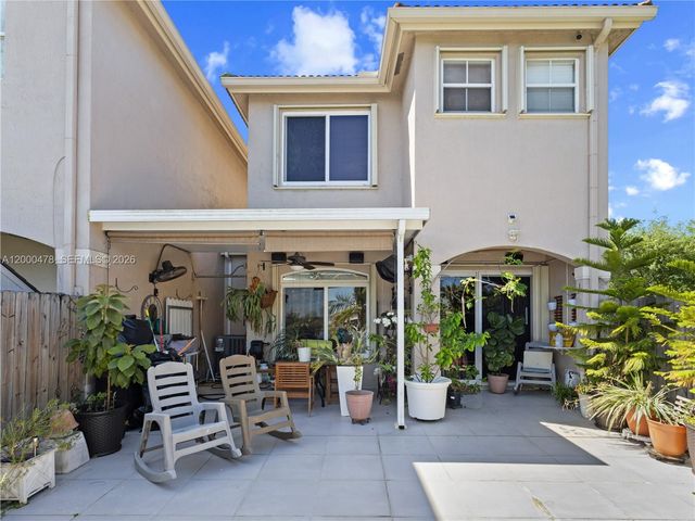 15415 SW 9th Way, Miami, FL 33194