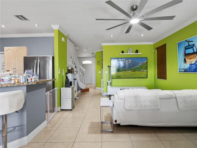 15415 SW 9th Way, Miami, FL 33194