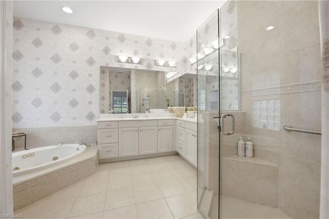 6007 Fairway CT, Naples, FL 34110
