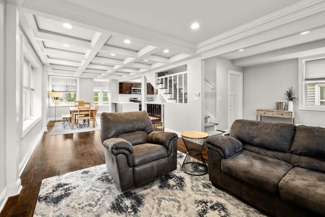 5422 N Natoma Avenue, Chicago, IL 60656