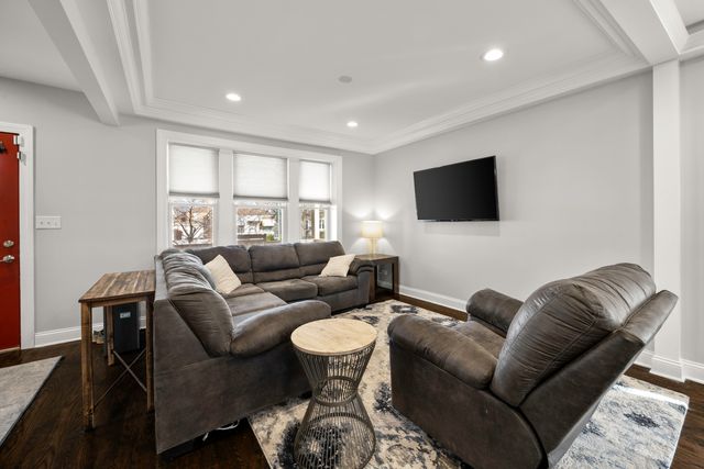 5422 N Natoma Avenue, Chicago, IL 60656