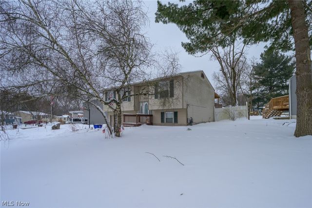 1033 Sunnywood Lane, Ravenna, OH 44266