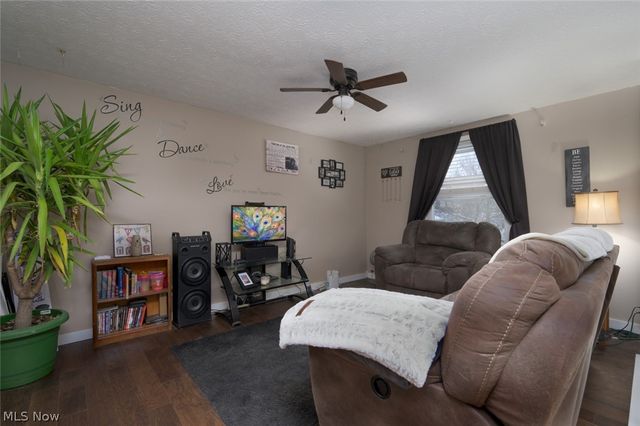 1033 Sunnywood Lane, Ravenna, OH 44266