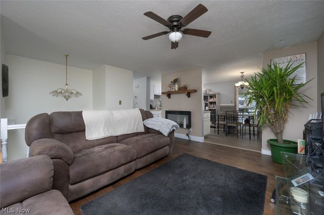 1033 Sunnywood Lane, Ravenna, OH 44266