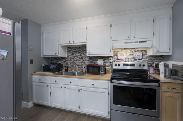 1033 Sunnywood Lane, Ravenna, OH 44266