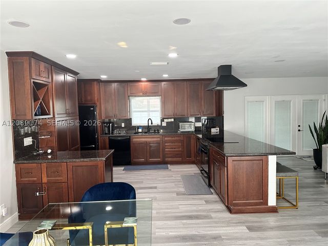 1711 N 50th Ave, Hollywood, FL 33021