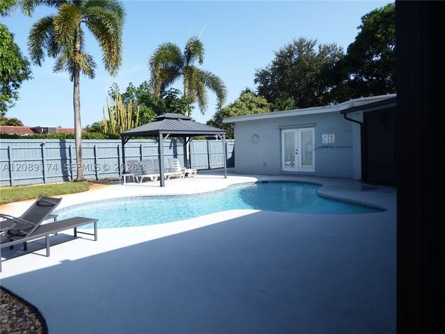 1711 N 50th Ave, Hollywood, FL 33021