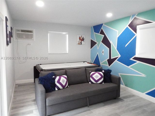 1711 N 50th Ave, Hollywood, FL 33021