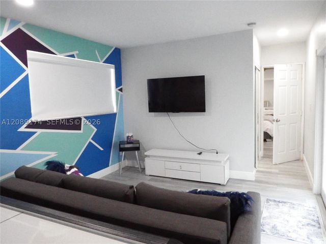 1711 N 50th Ave, Hollywood, FL 33021