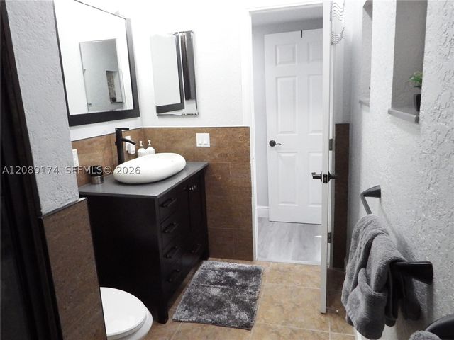 1711 N 50th Ave, Hollywood, FL 33021