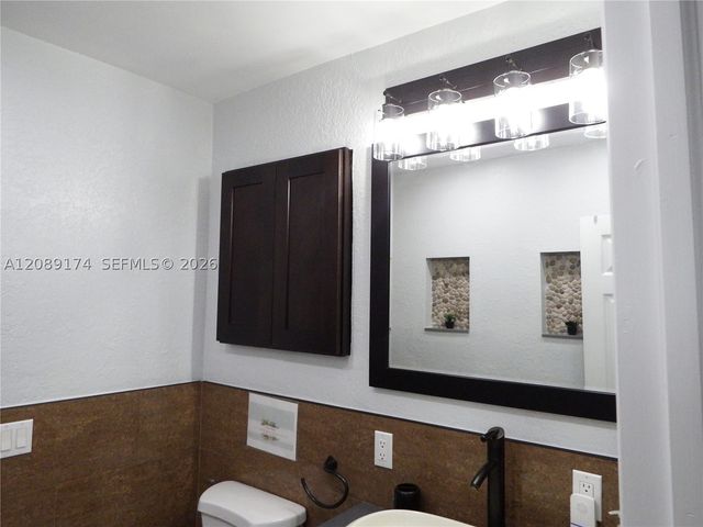 1711 N 50th Ave, Hollywood, FL 33021