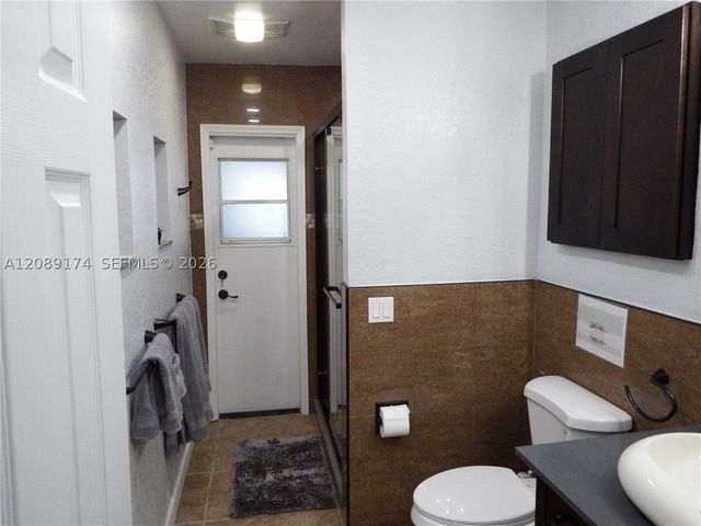 1711 N 50th Ave, Hollywood, FL 33021