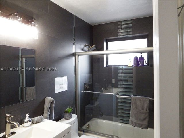 1711 N 50th Ave, Hollywood, FL 33021