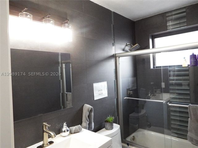 1711 N 50th Ave, Hollywood, FL 33021